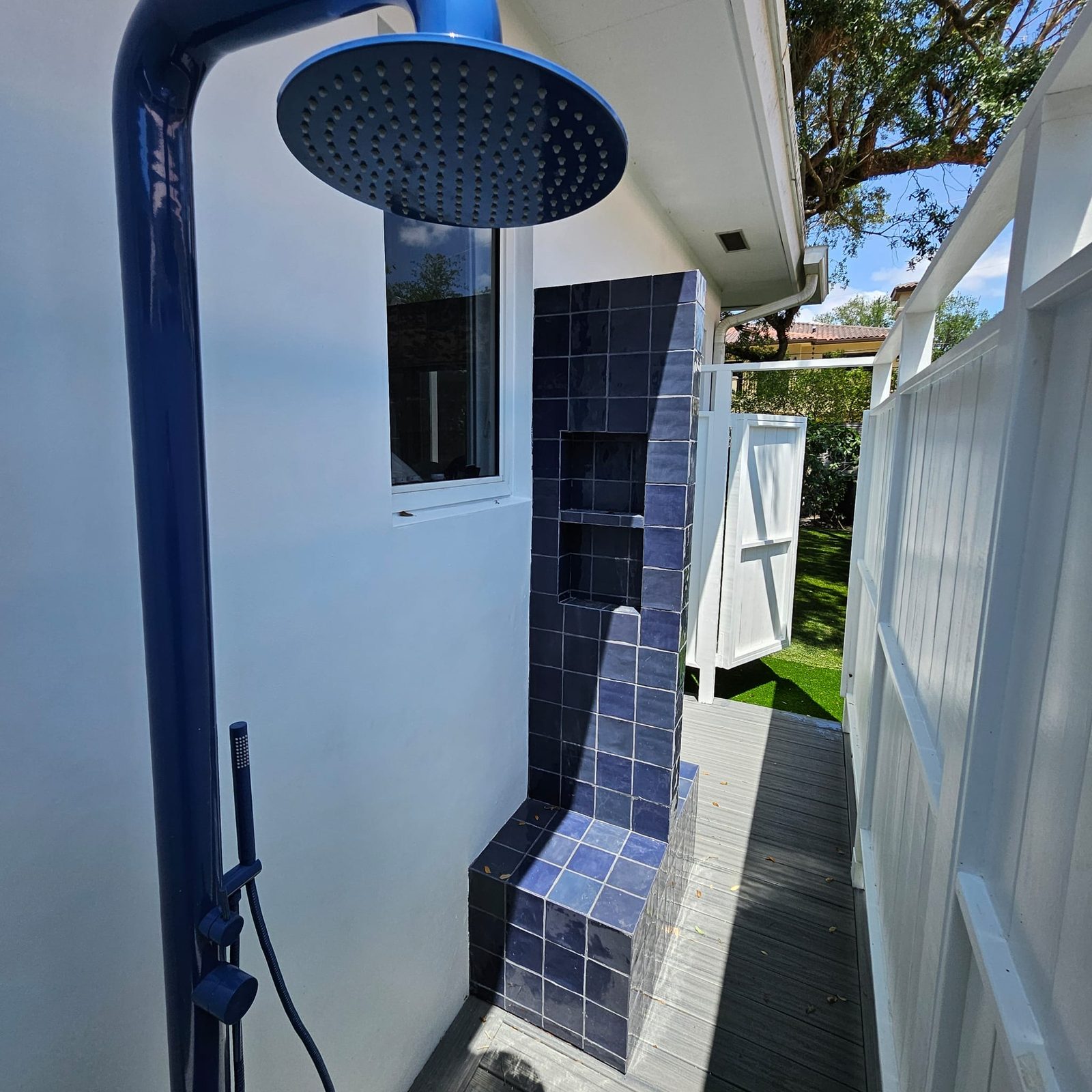 Outdoor shower with tiled storage niches